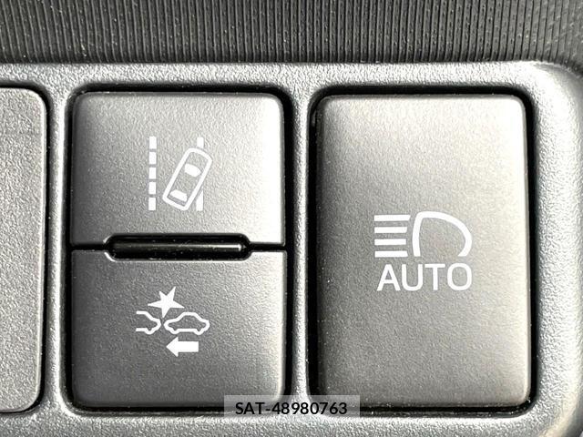 Toyota AQUA 2018-06 8817099-4