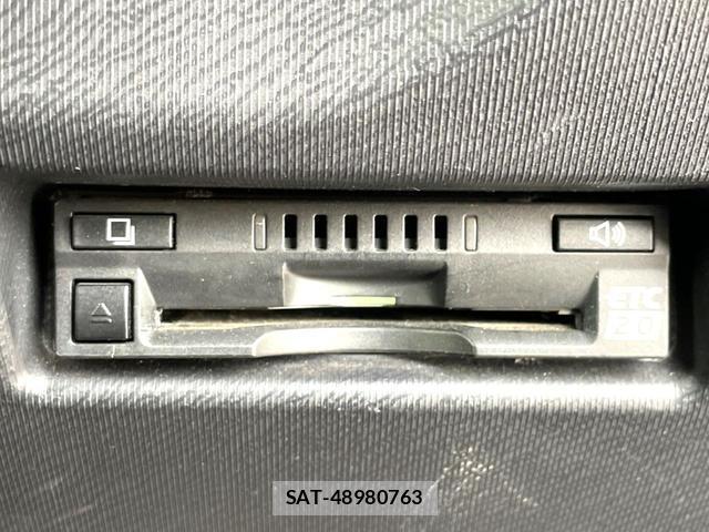 Toyota AQUA 2018-06 8817099-5