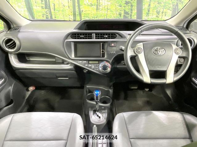 Toyota AQUA 2014-02 8817223-1
