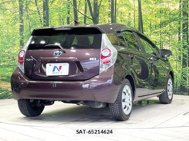 Toyota AQUA 2014-02 8817223-16