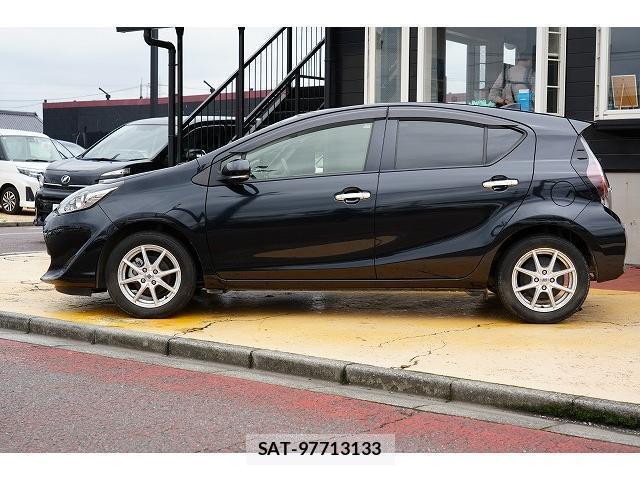 Toyota AQUA 2021-03 8817286-2