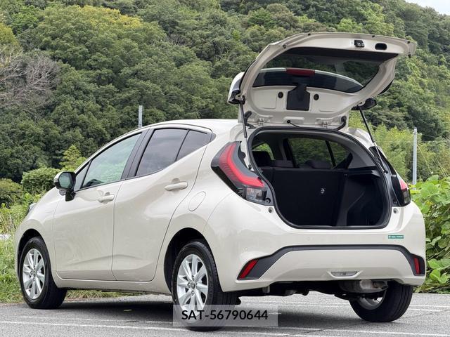 Toyota AQUA 2024-09 8817307-17