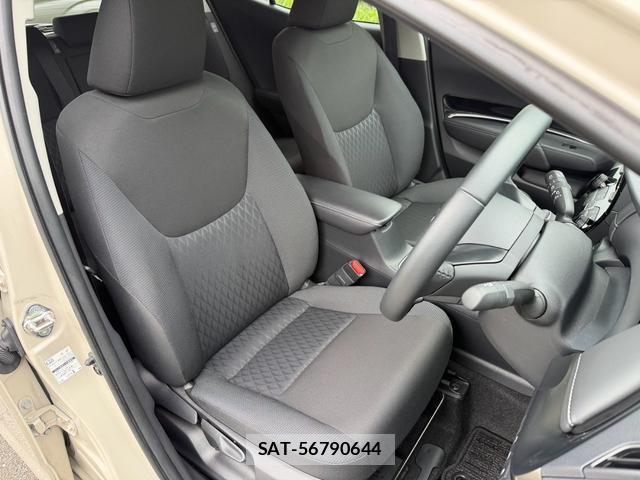 Toyota AQUA 2024-09 8817307-2