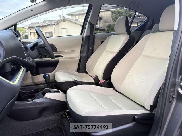 Toyota AQUA 2013-06 8817464-12