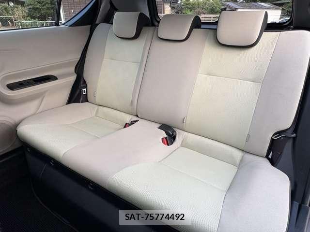 Toyota AQUA 2013-06 8817464-13