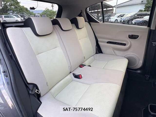 Toyota AQUA 2013-06 8817464-14