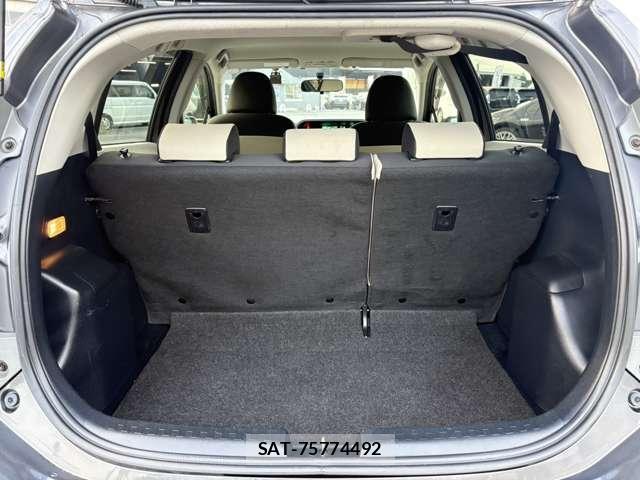 Toyota AQUA 2013-06 8817464-15