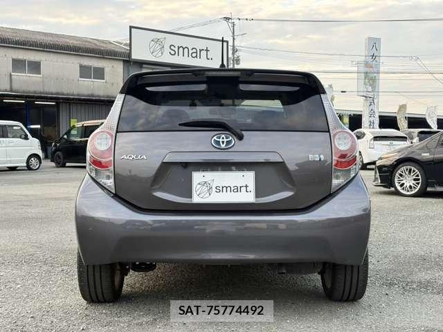 Toyota AQUA 2013-06 8817464-19