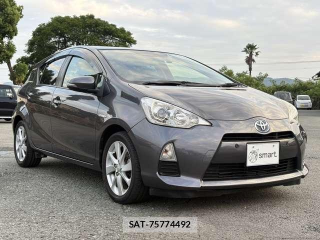 Toyota AQUA 2013-06 8817464-2