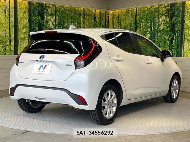 Toyota AQUA 2023-03 8817550-16