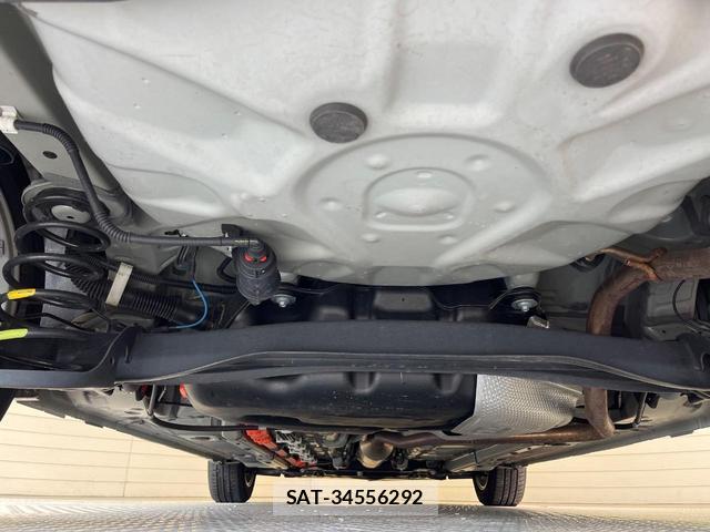 Toyota AQUA 2023-03 8817550-18