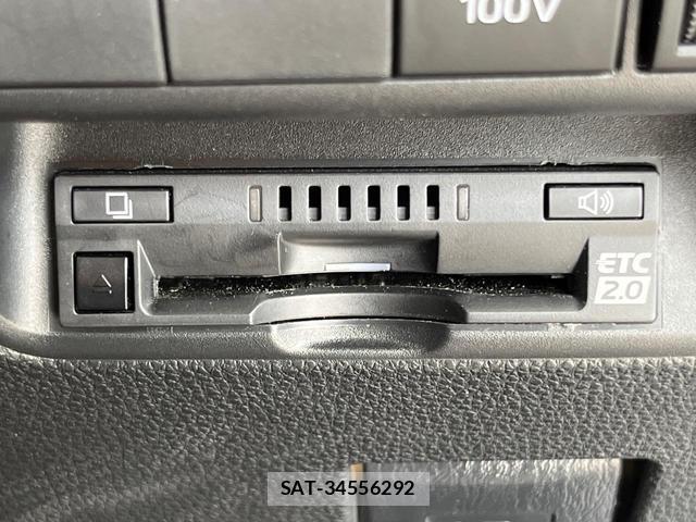 Toyota AQUA 2023-03 8817550-6