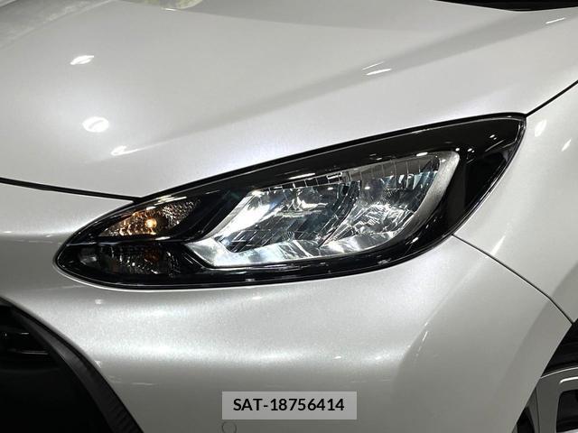 Toyota AQUA 2023-08 8817678-11