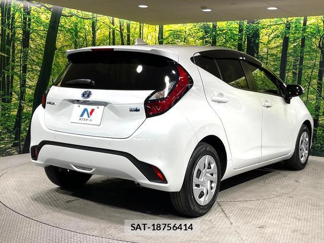 Toyota AQUA 2023-08 8817678-16