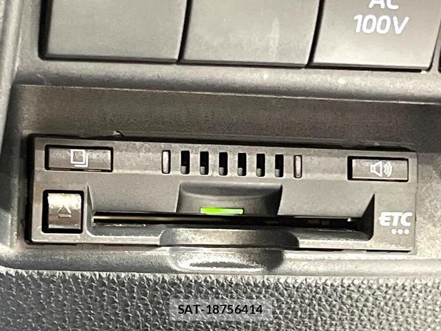 Toyota AQUA 2023-08 8817678-4