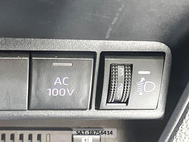 Toyota AQUA 2023-08 8817678-5