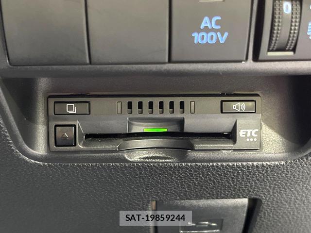 Toyota AQUA 2025-02 8817693-6
