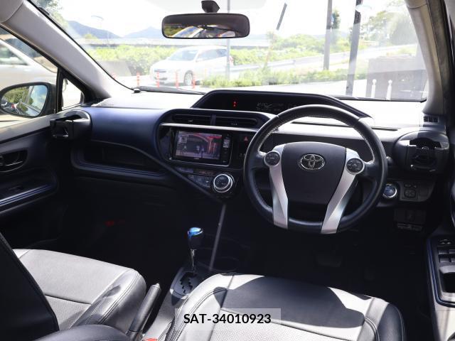Toyota AQUA 2015-08 8817973-1