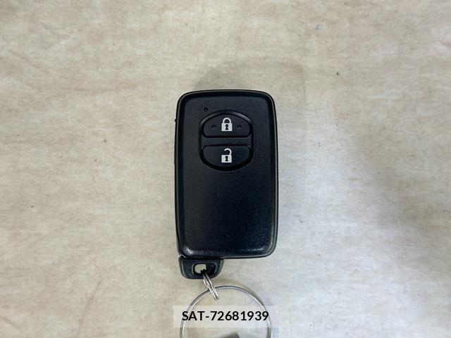 Toyota AQUA 2013-08 8817995-10