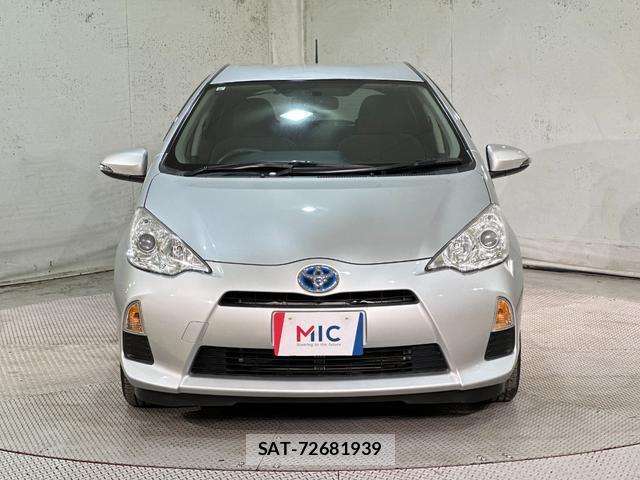 Toyota AQUA 2013-08 8817995-11