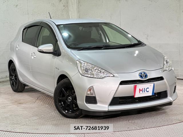 Toyota AQUA 2013-08 8817995-12