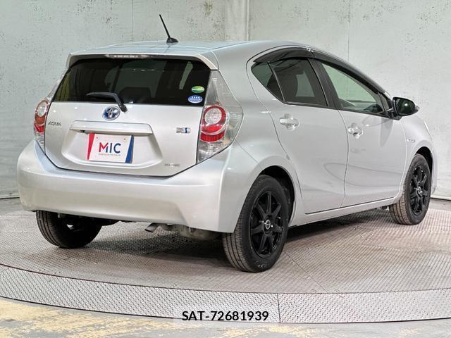 Toyota AQUA 2013-08 8817995-14