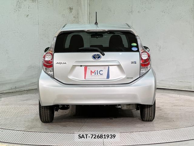 Toyota AQUA 2013-08 8817995-15