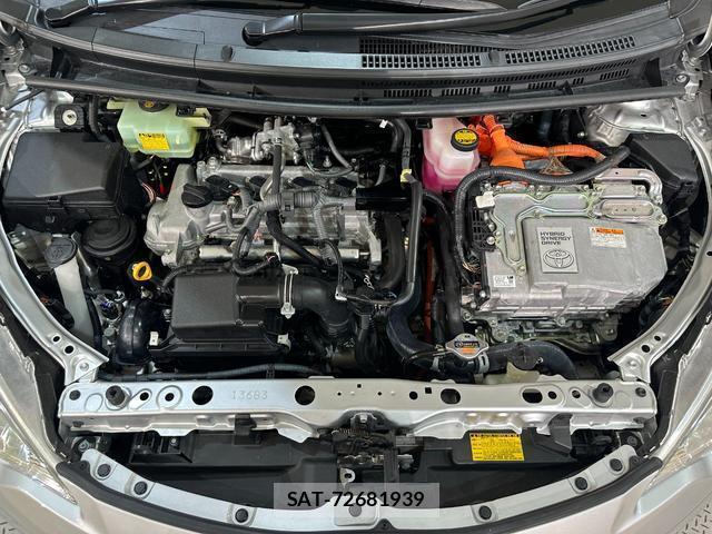 Toyota AQUA 2013-08 8817995-19