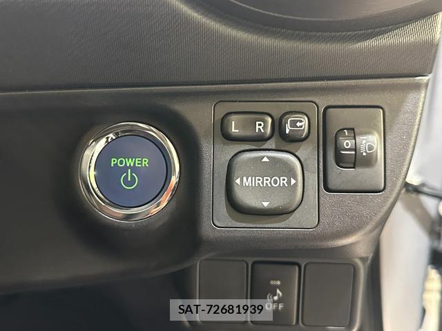 Toyota AQUA 2013-08 8817995-5