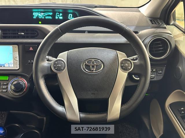 Toyota AQUA 2013-08 8817995-7