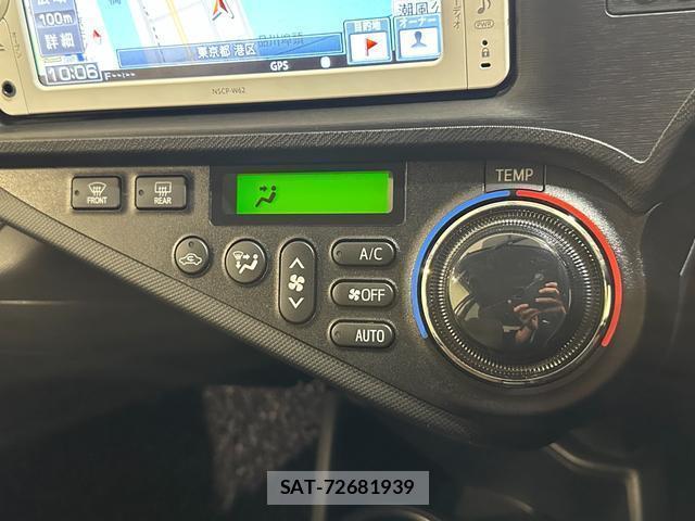 Toyota AQUA 2013-08 8817995-8