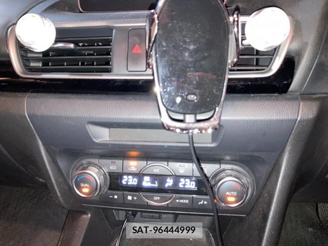 Mazda AXELA HYBRID 2015-12 8816435-11