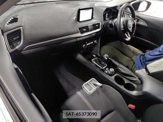 Mazda AXELA SPORT 2018-08 8816121-2