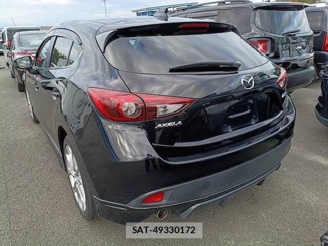 Mazda AXELA SPORT 2014-08 8817141-1