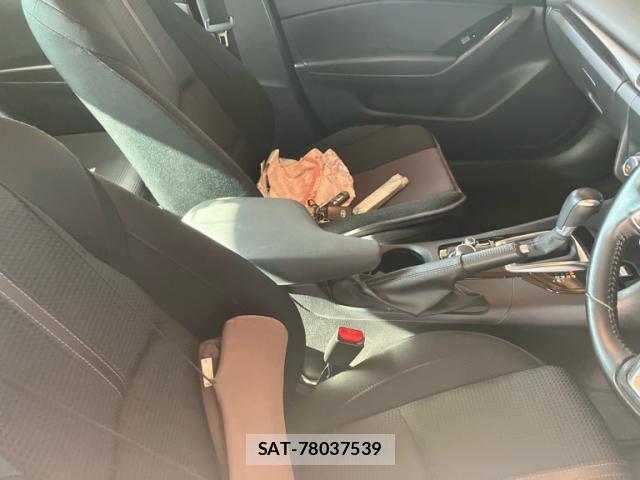 Mazda AXELA 2017-01 8813393-15