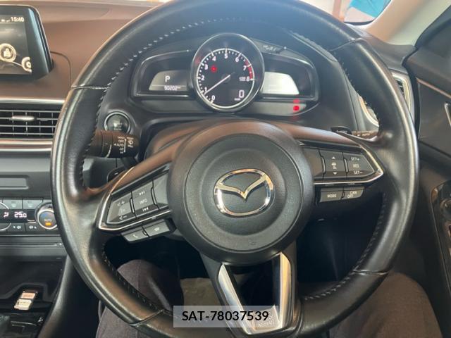Mazda AXELA 2017-01 8813393-17