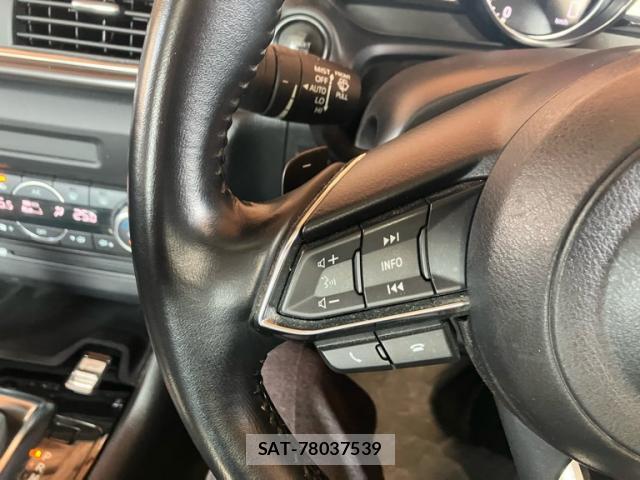 Mazda AXELA 2017-01 8813393-19