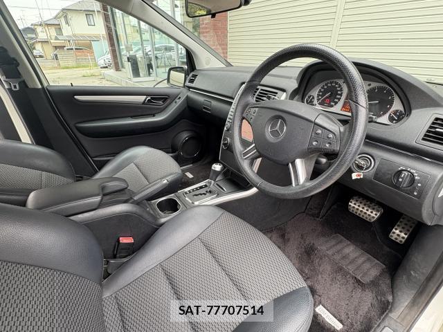 Mercedes Benz B-CLASS 2011-04 8812466-9