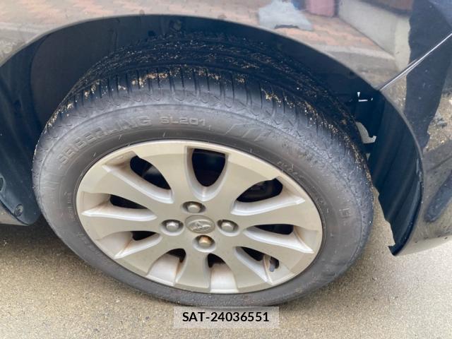 Toyota BB 2011-09 8812445-12