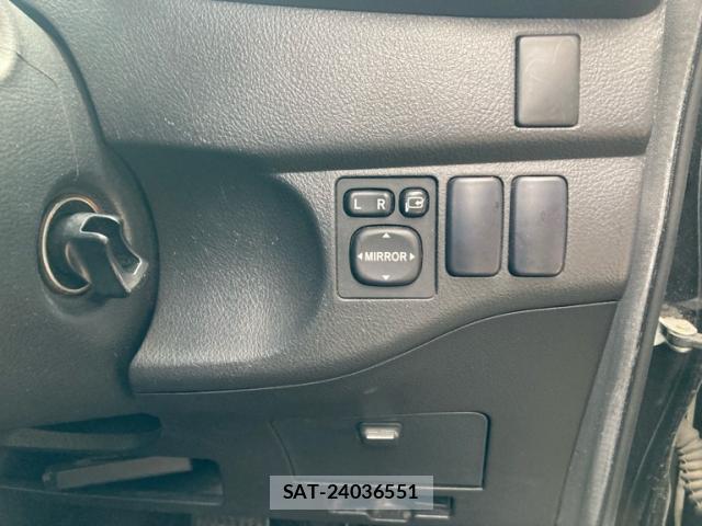 Toyota BB 2011-09 8812445-15