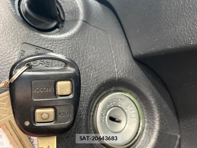 Toyota BB 2011-12 8813090-4