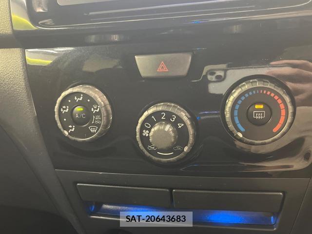Toyota BB 2011-12 8813090-5