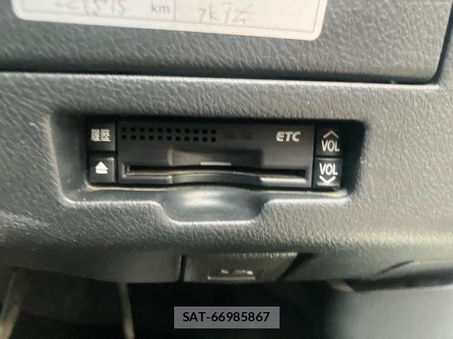 Toyota BB 2012-03 8813848-14