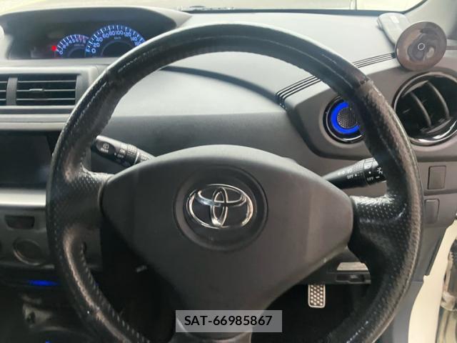 Toyota BB 2012-03 8813848-15
