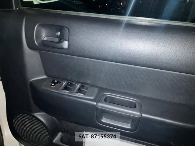 Toyota BB 2005-09 8813905-15