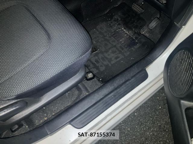 Toyota BB 2005-09 8813905-17