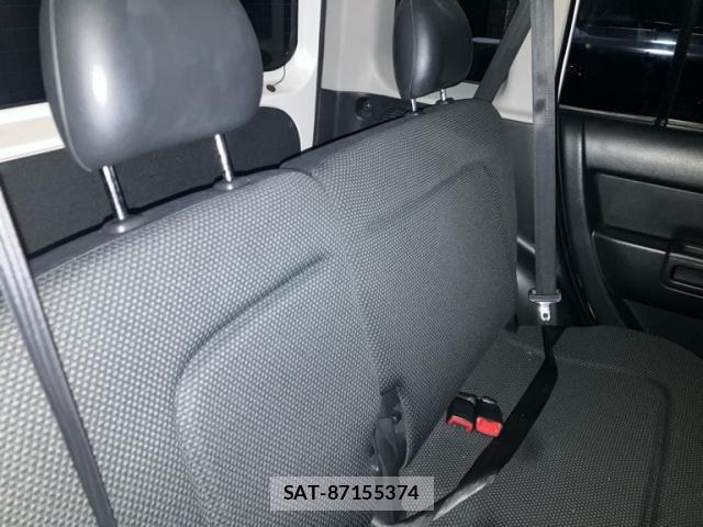 Toyota BB 2005-09 8813905-19