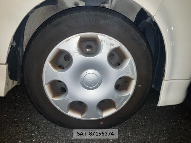 Toyota BB 2005-09 8813905-6