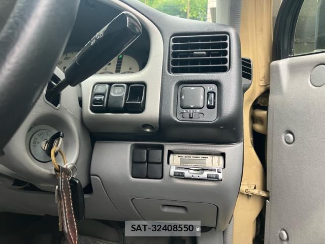 Mazda BONGO FRIENDEE 2002-04 8813351-18