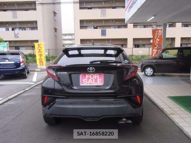 Toyota C-HR 2017-03 8812500-14